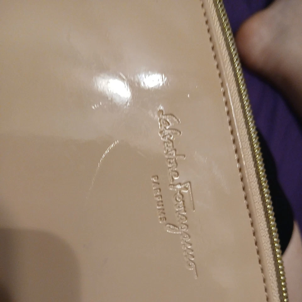 Bolso de cosméticos Salvatore Ferragamo perfumes imitación cuero rosa pálido Foto 1 de 4