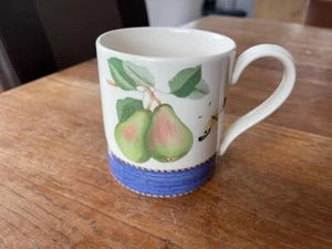 WEDGWOOD "SARAH’S GARDEN" LARGE POACHED PEARS RECIPE 1997 MUG - Picture 1 of 8