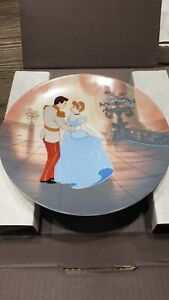 1989 DISNEY SO THIS IS LOVE CINDERELLA / PRINCE CHARMING PLATE  KNOWLES #1114