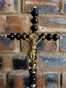 Antiguo crucifijo de bobina de madera torneada francesa de pie cruzado hogar altar coleccionista - Imagen 1 de 6