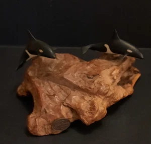 ESCULTURA DÚO ORCA ORCA JOHN PERRY SOBRE MADERA BURL - Imagen 1 de 5