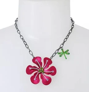 Collar Betsey Johnson Flor Rosa con Estrás Libélula Ajustable - Imagen 1 de 9