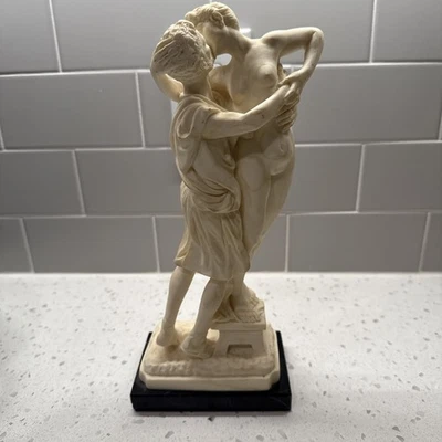 G Ruggeri Psyche Revived By Cupid's Kiss Statue base de mármore feita na Itália - Imagem 1 de 4