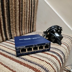 Netgear gs105 v5 5 Port Gigabit Ethernet Switch with Power Supply - Picture 1 of 4