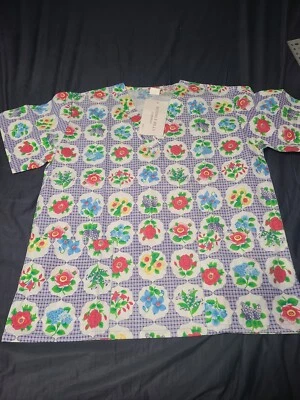   Scrub Top size large  Colorful  - Image 1 of 4