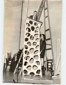 Foto de prensa de 1962 de la exposición MATISSE cortina artística colgante artista Mark Adams McCauley - Imagen 1 de 2