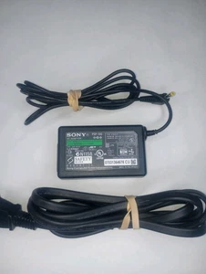 Original Sony PSP-100 Ladegerät 5V 2000mA Netzteil Fr Versand  - Bild 1 von 2