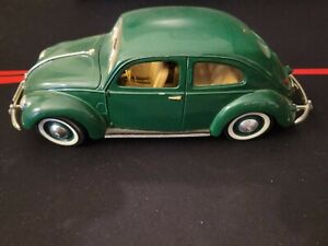 1951 VOLKSWAGEN BEETLE BUG Rare Green 1:18 Scale Diecast Car Maisto 