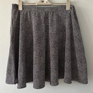 Vintage GEEBEE Black Spotted Short Lightweight Skirt Size 14 - Picture 1 of 4