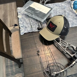 hoyt alpha x 33 Gray Kuiu Via S LimbRh 70 27-31” - Picture 1 of 11
