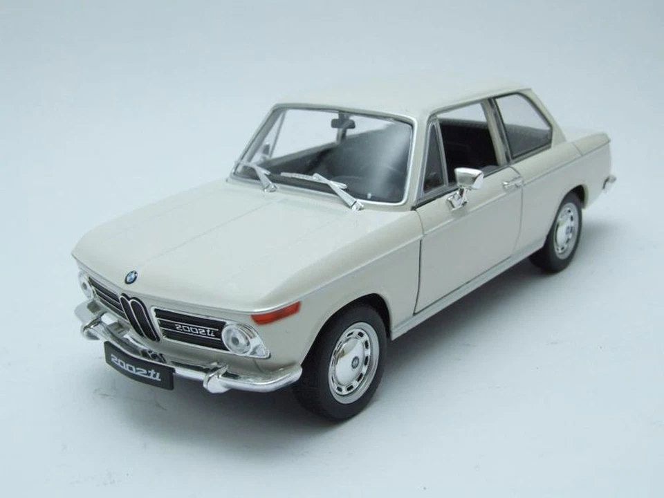 1968 BMW 2002 Ti Bianco 1 24 Welly