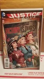 D.C. Comics "Justice League" #43 Oct.2015 (Bombshell Variant Cover) - Picture 1 of 3