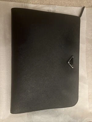 Porta documentos Prada nuevo precio original 1660£ Foto 1 de 4