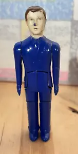 Vintage Plastica Renwal Dollhouse Miniatura Uomo d'affari Padre Bambola, Blu n. 44 - Foto 1 di 7