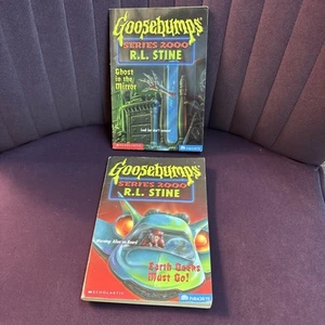 #24 & #25 Earth Geeks Must Go & Ghost In Mirror Goosebumps Series 2000 RL Stine - Picture 1 of 14