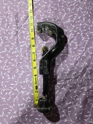 TECHNI CHEST QUICK RELEASE PIPE CUTTER 5/8" TO 2-5/8" CAPACITY - Image 1 of 4