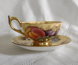 Hermosa taza y platillo Aynsley Orchard dorado con etiqueta de precio original - Imagen 1 de 5