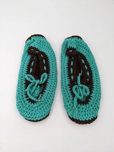 Pantuflas de ganchillo hechas a mano de azulado y marrón - Imagen 1 de 5