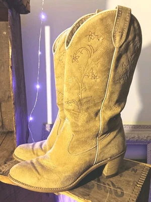 Botas de Vaquero Vintage Bordadas a Mano Bronceadas Con Curación Talla 8 ¡Únicas en su Clase! Foto 1 de 4