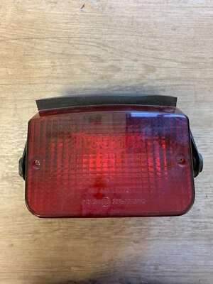 Triumph Speed Triple 885 S431-1 1995. luz freno trasero y soporte Foto 1 de 4