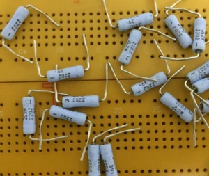 15 22 33 47 68 Ohmios 2W 5% Óxido de Metal Resistencia Panasonic ERG Multi Cantidad - Imagen 1 de 6