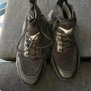 Zapatillas deportivas MONCLER negras sin dejar rastro con cordones suela gruesa, para hombre S 45/11 - Imagen 1 de 8