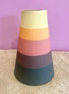 Jarrón de cerámica de estudio BEAN AND BAILEY CONO acabado mate rayas 6" usado en excelente estado agotado - Imagen 1 de 9