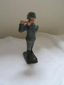 Soldat aus Masse-mit Flöte,Querflöte,DDR oder früher - Bild 1 von 1