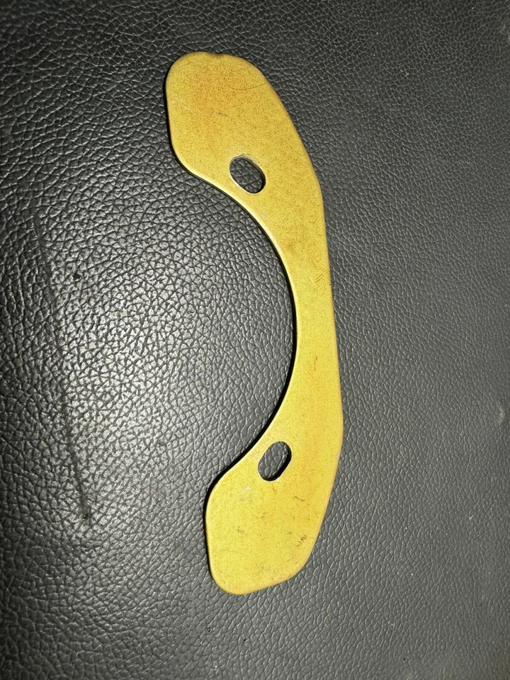 Placa de retención de aleta de goma de llenado de tapa de gas combustible Datsun 280Z 77-78 Foto 1 de 1