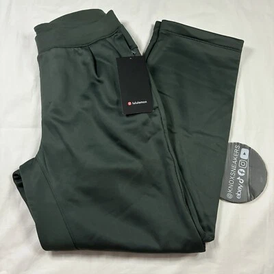 Pantalón Lululemon Fleece Train Track DKFR verde abeto oscuro para hombre talla mediana Foto 1 de 4