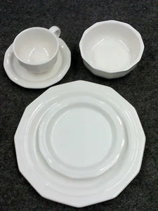 VINTAGE 1970 PFALTSGRAFF HERITAGE WHITE CHINA 10-5 PIECE DINNER SERVICE FOR 10 - Picture 1 of 2