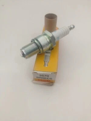 Candela NGK BR9ECS 3570 Per   Honda NSR 125 R NSR125 JC NSR125R CRM 125 C - Immagine 1 di 4