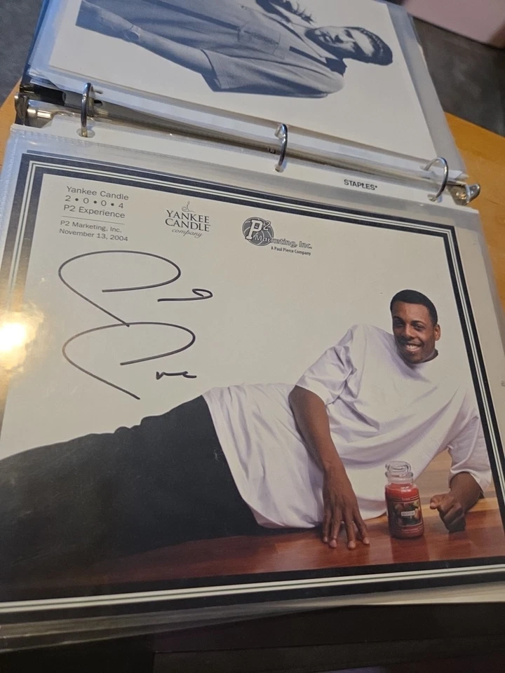 Vela Yankee 8x10 firmada por Paul Pierce 2004 rara en persona firma foto promocional Foto 1 de 1