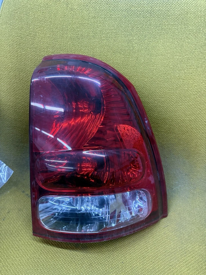  Оригинальный задний фонарь со стороны пассажира GM 15131581 Buick Rainier 2004-2007 - Изображение 1 из 4