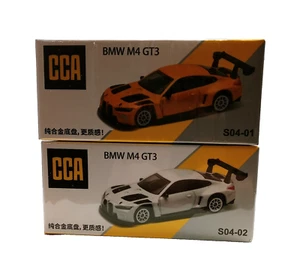 BMW M4 GT3 Modellauto Diecast 2 Stück weiß & gelb Maßstab 1:64 SEAKED 0957 - Bild 1 von 8