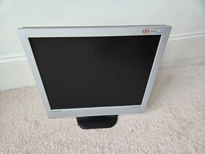 🥇Samsung SyncMaster 710M 17" 4:3 Flat Panel VGA Desktop Monitor GS17MSSS - Picture 1 of 7