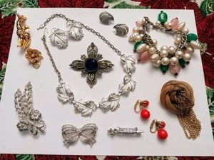 Vintage Costume Jewelry Lot signed Sarah Coventry - Picture 1 of 12