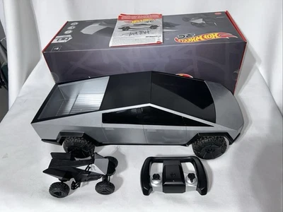 Hot Wheels Tesla Cybertruck y Cyberquad 1:10 RC Kit - Plateado Foto 1 de 2