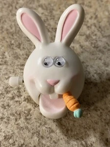 Hallmark PIN Easter Vintage WIND UP BUNNY Rabbit GOOGLY EYES 1987 Brooch - Picture 1 of 3