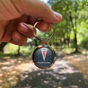 Solid Metal Keyrings Pontiac Dome Round Epoxy Emblem Key fob gift Keychain - Picture 1 of 20