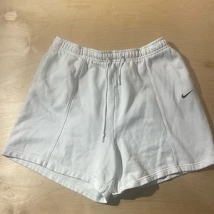 Nike White Casual Shorts XL (FT) - Picture 1 of 8
