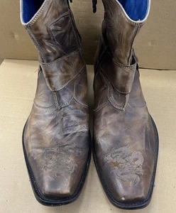 Stivali Mark Nason Rock Lives Brown Dragon da uomo in pelle con zip laterale taglia 12 fibbia 67638 - Foto 1 di 9