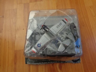 ATLAS AMERCOM 1:72 CLASSIC 1953 NORTH AMERICAN LT-6G TEXAN USA DIECAST PLANE - Image 1 of 2