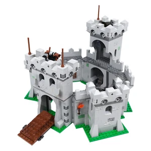 Modular Building: Playable Retro Style Castle Model 1765 Pieces MOC Build - Picture 1 of 2