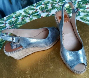 KANNA $130 Silver LEATHER Women Size 38 Sling Back ESPADRILLES Wedges SPAIN - Picture 1 of 6
