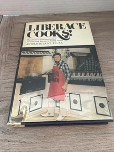 1970 Liberace Cooks ! Rare cookbook by star pianist entertainer Liberace 1st Ed - Picture 1 of 9