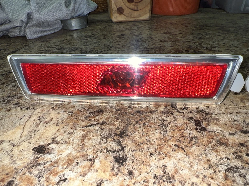 08 - 12  CHEVROLET   MALIBU  ORIGINAL  LEFT /RIGHT REAR  MARKER LIGHTS - Image 1 of 4