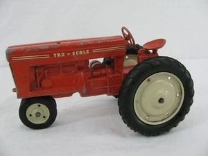 Vintage Carter Tru Scale 1/16 Red International Farm Tractor Parts / Restore - Picture 1 of 8