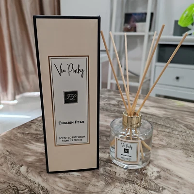 100 ml Via Pinky Scented Diffuser with 6 Reed Sticks Set English Pear - Image 1 of 4