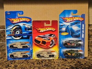 Hot Wheels 5 Stück Invader Militärfahrzeuge hellbraun grün grau abfeuernde Rakete - Bild 1 von 3